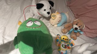 Lote de peluches y juguetes