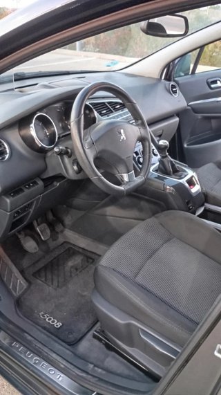 Peugeot 5008 2011