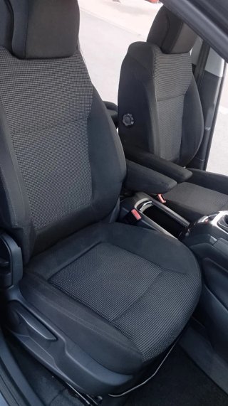 Peugeot 5008 2011