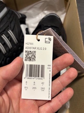 Zapatilla Adidas Negra y Plateada