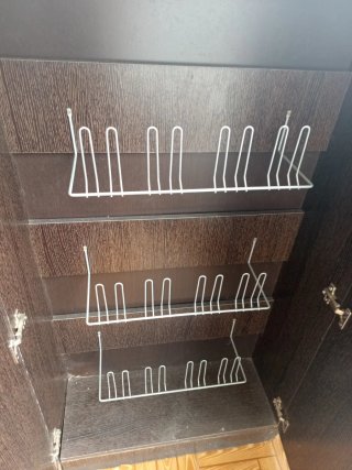 Zapatero de madera y cristal