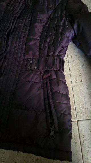 Chaqueta morada fina pero calentita