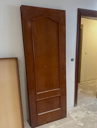 2 Puertas de madera interior.