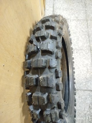Neumático nuevo 17 Tacos Pirelli