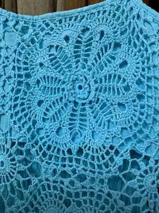 Vestido corto azul crochet