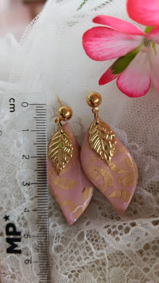 Pendientes arcilla polimérica hoja dorada