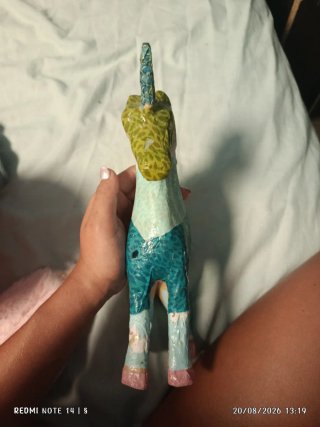 Figura unicornio cartón papel