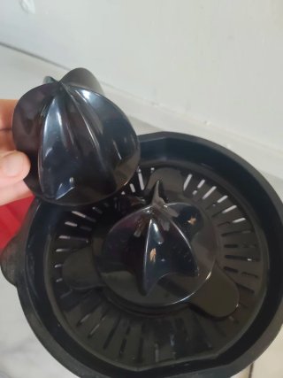 Exprimidor de naranjas eléctrico