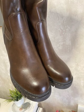 Botas altas marrones con tacón