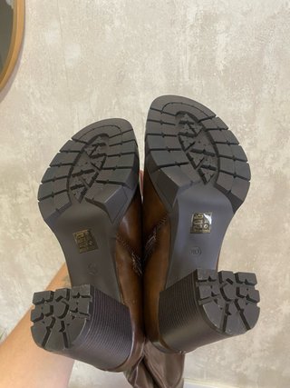 Botas altas marrones con tacón