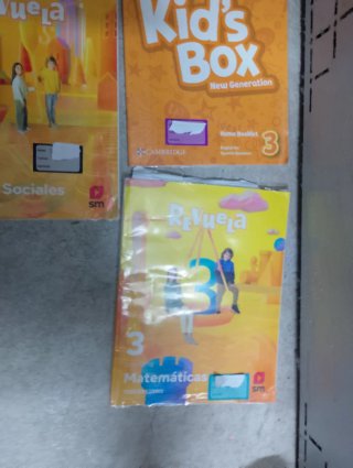 Libros de 3 primaria REVUELA