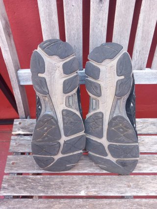 Zapatillas ASICS Negras y Grises