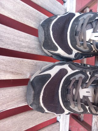 Zapatillas ASICS Negras y Grises