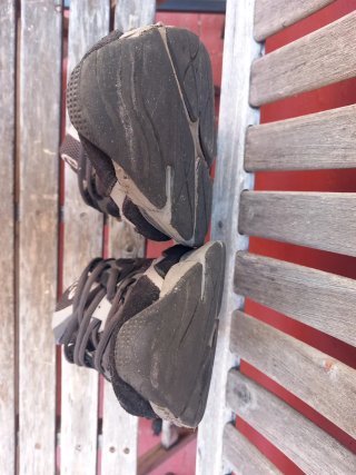 Zapatillas ASICS Negras y Grises