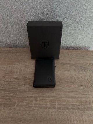 Cartera TENBST Cuero Negra Nueva