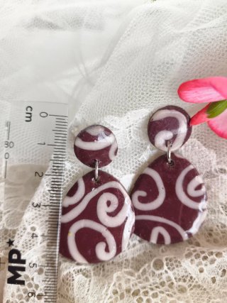 Pendientes arcilla polimérica marrón  y blanco