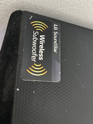 Barra de Sonido LG SN4R y altavoz grande
