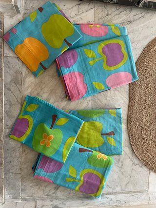 Juego de sábanas infantiles con manzanas