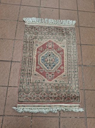 Alfombra antigua de lana beige y rosa
