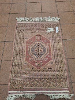 Alfombra antigua de lana beige y rosa