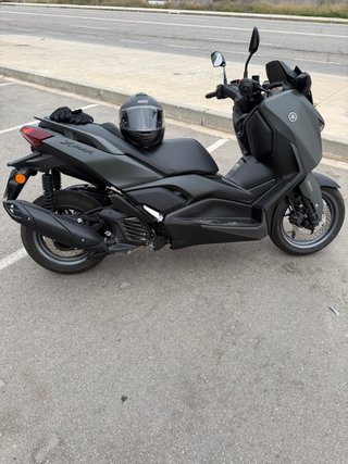 Yamaha XMAX 125 gris 2026