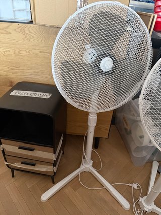 Ventilador de pie blanco