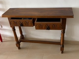 Mesa recibidor de madera con 2 cajones