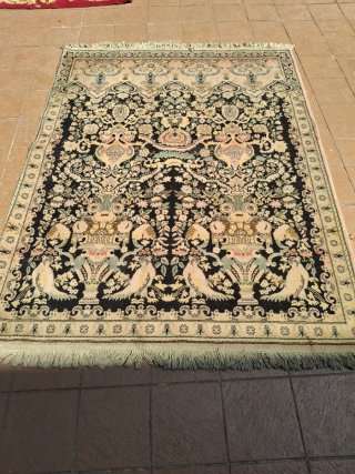Alfombra antigua de lana beige y negra