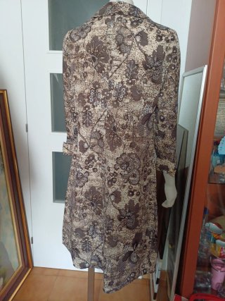 Vestido estampado floral beige y marrón