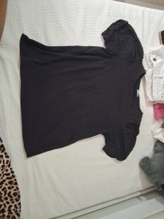 2 Camisetas con volantes en mangas