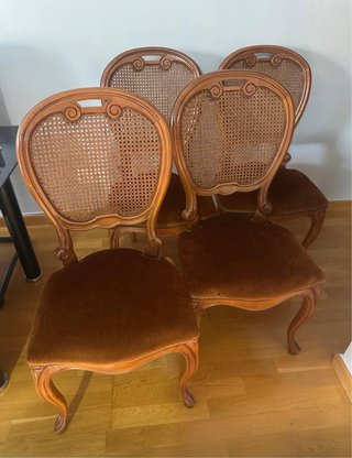 Juego de 4 sillas de comedor en buen estado