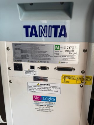 Analizador Corporal profesional Tanita MC180MA