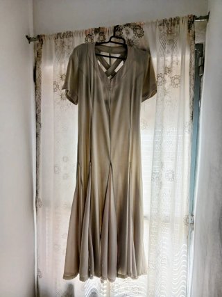 Vestido de fiesta beige