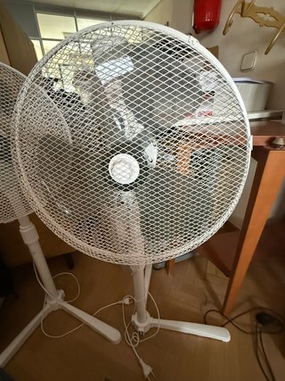 Ventilador de pie blanco