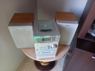 Mesa Auxiliar Mármol con Minicadena Sony