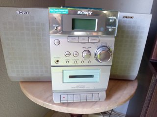 Mesa Auxiliar Mármol con Minicadena Sony