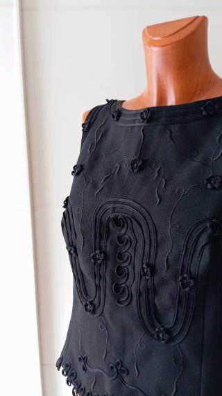 Top negro bordado floral. Top ceremonia.