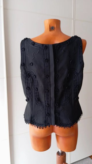 Top negro bordado floral. Top ceremonia.