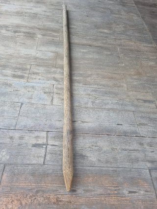 Poste de madera para ocultación,