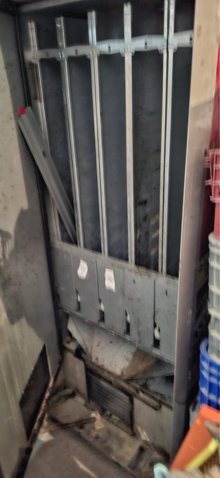 Maquina expendedora de latas