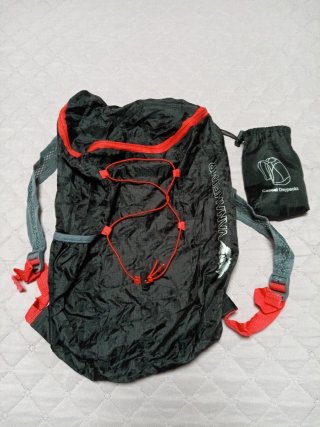 Mochila Quechua Negra y Verde