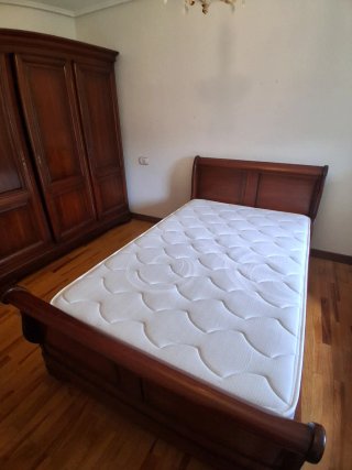 Armario de madera de cerezo