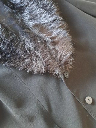 Blazer negra con cuello de pelo desmontable T48