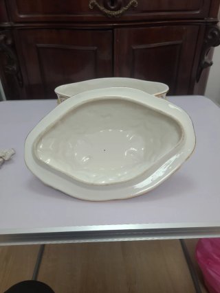 Sopera portuguesa vintage con figuras
