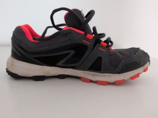 Zapatillas Kalenji para andar negras y rojas