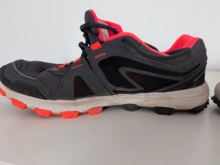 Zapatillas Kalenji para andar negras y rojas