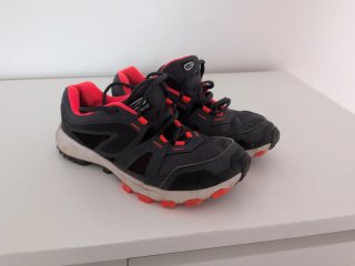 Zapatillas Kalenji para andar negras y rojas