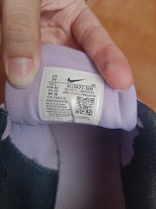 Zapatillas Nike Revolution Moradas y Blancas