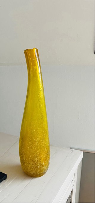Jarrón de cristal amarillo alto