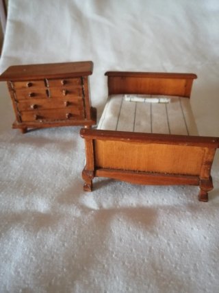 Lote de Muebles miniatura, tallados a mano